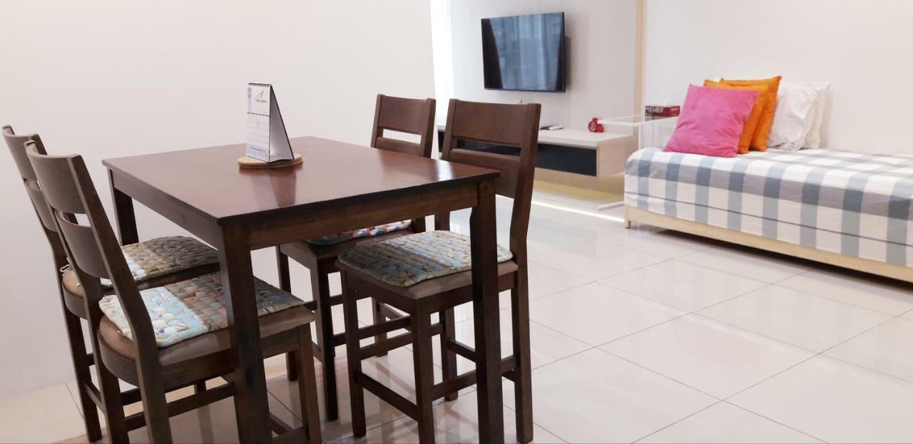 Simple&comfort Studio@ Austin Regency Apartment Johor Bahru